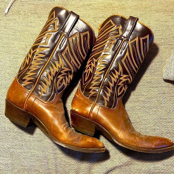 Vintage Cowboy custom cognac boots with 5 stitch accent. Size W 9.5 - Picture 2 of 16